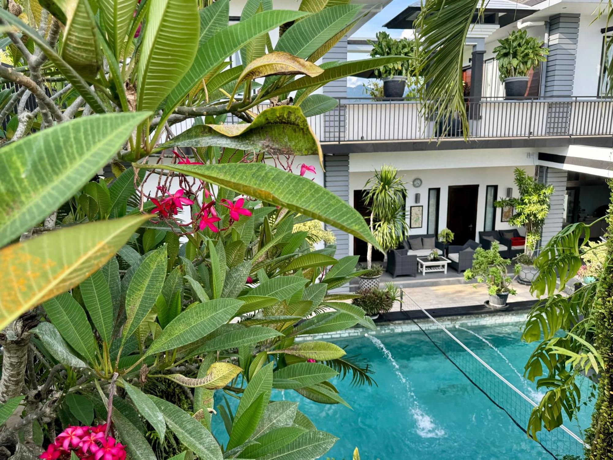 Villa Rumah Putih Abu Abu 셍기기 외부 사진