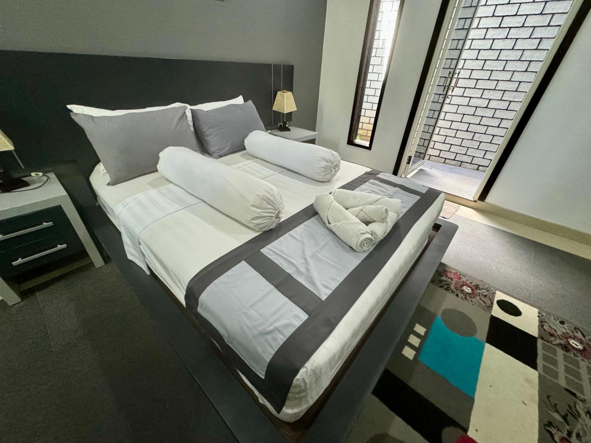 Villa Rumah Putih Abu Abu 셍기기 외부 사진